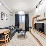 Noir Apartment By Kondo Stays